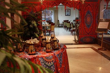 مطعم مكارم أم القرى مطعم مكارم أم القرى